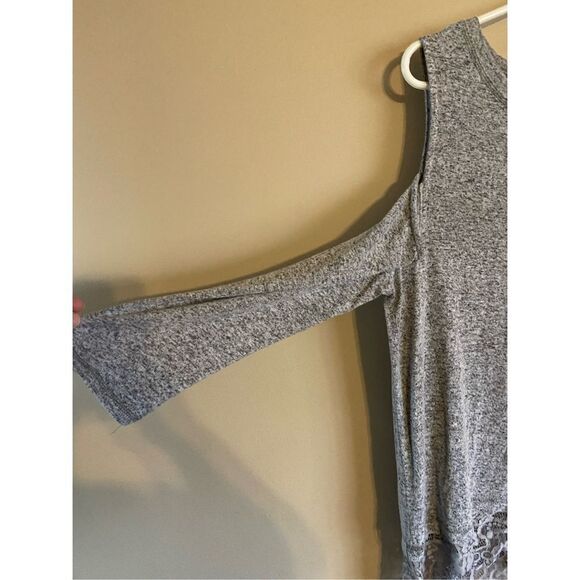 Democracy cold shoulder sweater - Picture 3 of 6